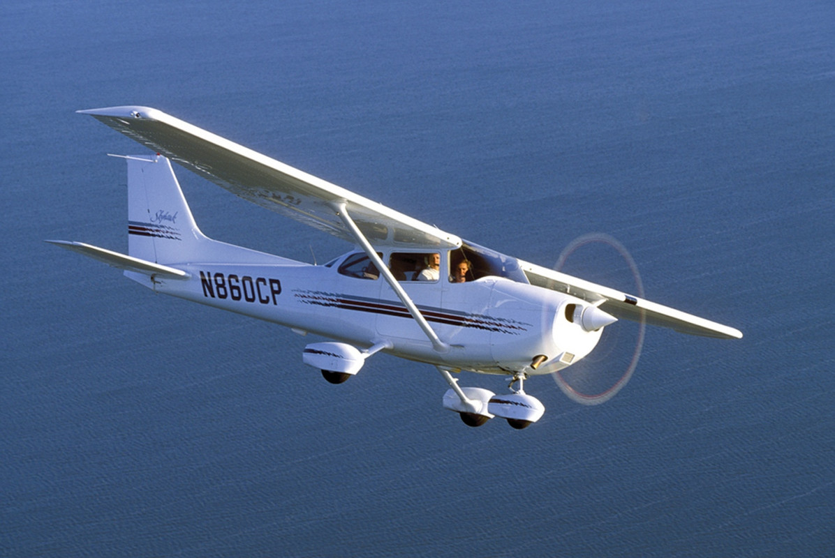 Cessna_172_R_Skyhawk.jpg